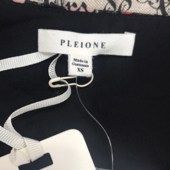 Pleione Tie Front Floral Flutter Sleeve Blouse - Picture 6 of 7